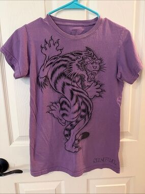 Y2K good condition Sinful Purple women’s  Tee with Black Tiger Graphi